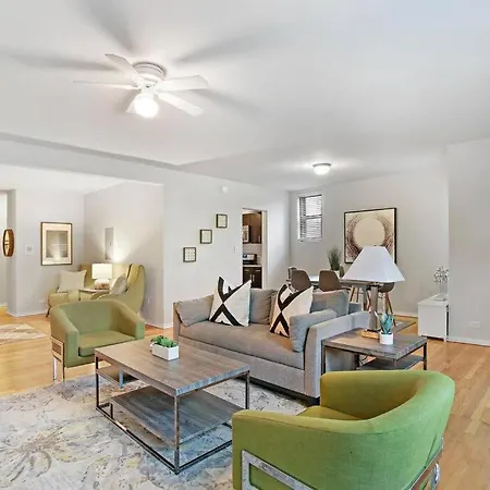 Charming 3br In Prime Location Apartment Chicago