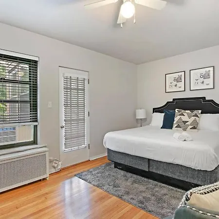 Charming 3br In Prime Location Chicago
