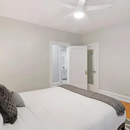 Spacious 4br Apt In Historic Hyde Park Near Beach