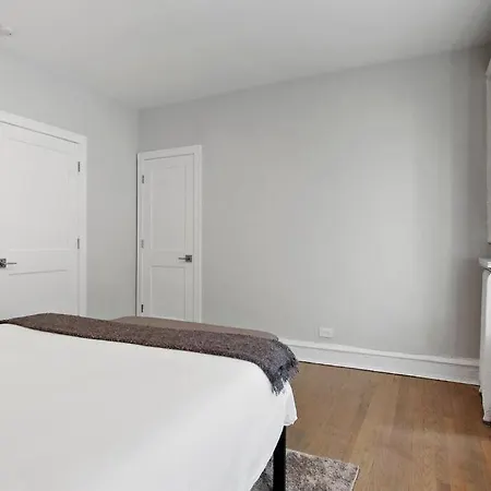 Great Location! 15 Min From Dt -historic Hyde Park *