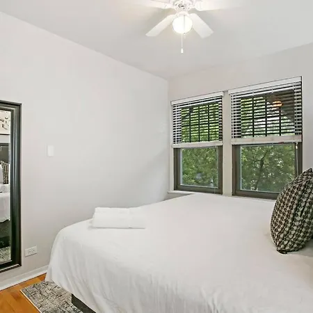 Charming 3br In Prime Location Apartment Chicago