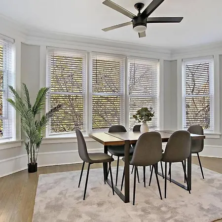 Great Location! 15 Min From Dt -historic Hyde Park Apartment Chicago