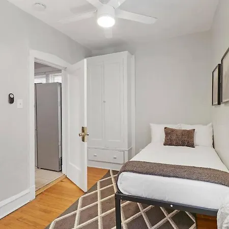 Apartment Spacious 4br Apt In Historic Hyde Park Near Beach *