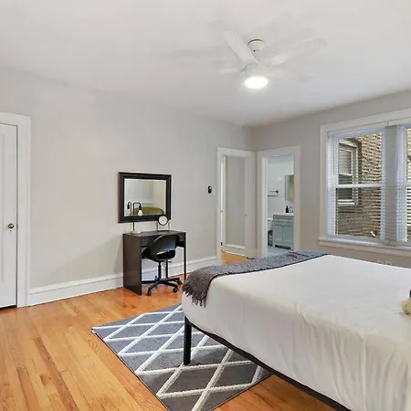 Spacious 4br Apt In Historic Hyde Park Near Beach
