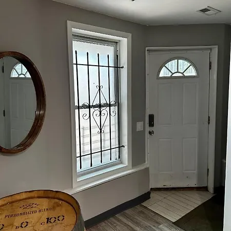 Cozy & Spacious In Irving Park Apartment
