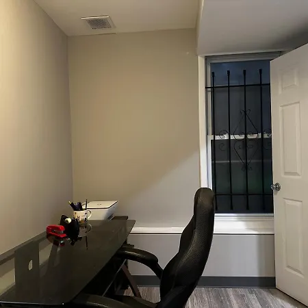 Cozy & Spacious In Irving Park Apartment *