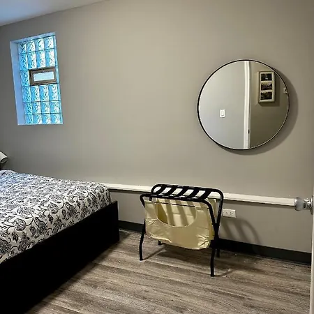 Cozy & Spacious In Irving Park Chicago
