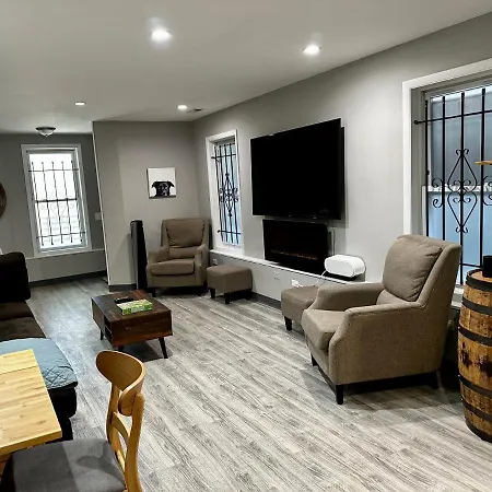 Cozy & Spacious In Irving Park *