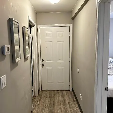 Cozy & Spacious In Irving Park Apartment