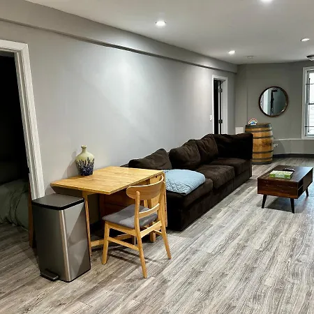 Cozy & Spacious In Irving Park