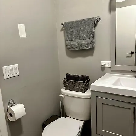 Cozy & Spacious In Irving Park Chicago