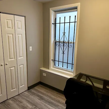 Cozy & Spacious In Irving Park Apartment