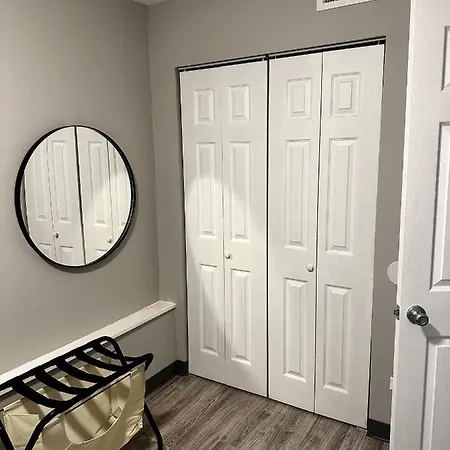 Cozy & Spacious In Irving Park *