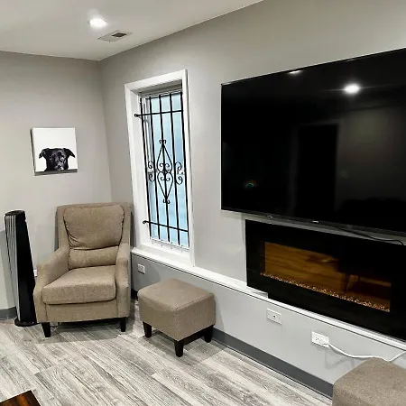Cozy & Spacious In Irving Park Apartment Chicago