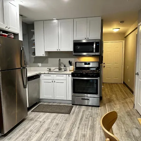 Cozy & Spacious In Irving Park Chicago