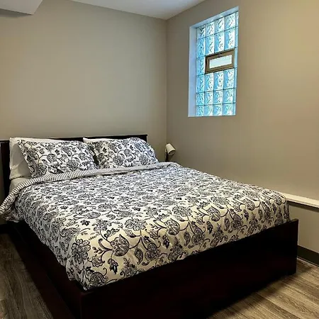Cozy & Spacious In Irving Park Apartment