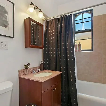 Enchanting 1-bedroom Lakeview - Belmont F6 Apartment