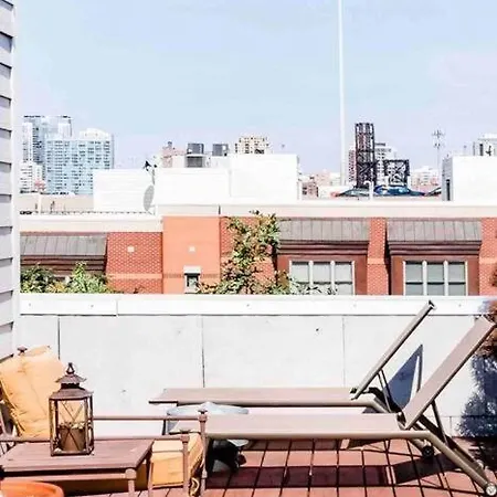 Skyline X Treetop Roof Deck, Attached Garage Holiday home *