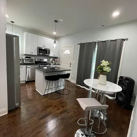 Spacious 3 Bedrooms 5 Mins From Lakeshore Drive * Chicago