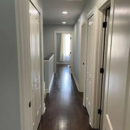 Spacious 3 Bedrooms 5 Mins From Lakeshore Drive Chicago
