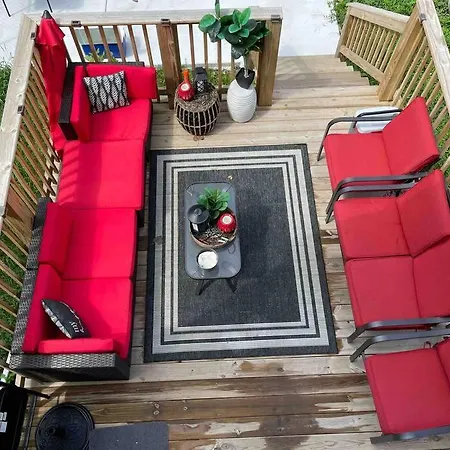 Holiday home Spacious 3 Bedrooms 5 Mins From Lakeshore Drive *
