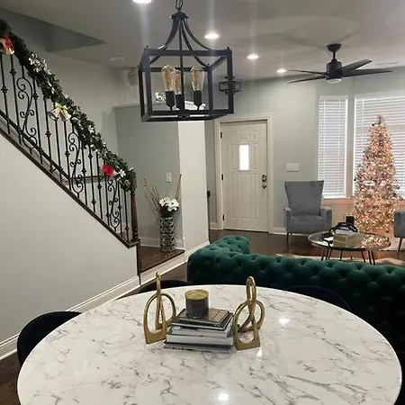 Spacious 3 Bedrooms 5 Mins From Lakeshore Drive Chicago