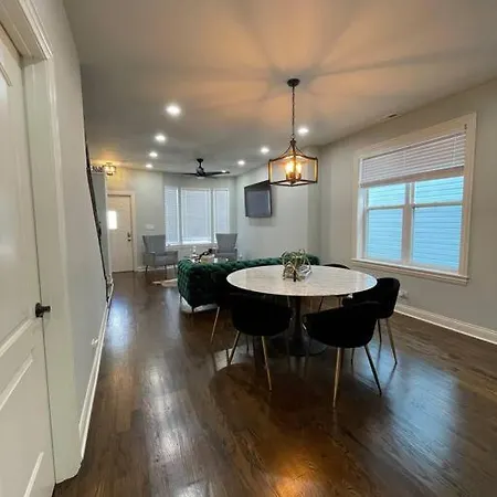 Holiday home Spacious 3 Bedrooms 5 Mins From Lakeshore Drive Chicago
