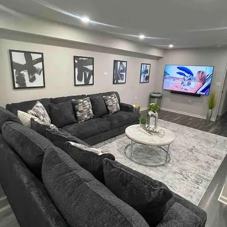 Spacious 3 Bedrooms 5 Mins From Lakeshore Drive * Chicago