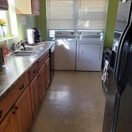 Apartment Great Getaway, 2 Bedrooms. Sleeps 4 To 6