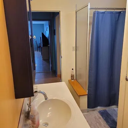 Great Getaway, 2 Bedrooms. Sleeps 4 To 6