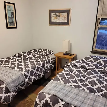 Apartment Great Getaway, 2 Bedrooms. Sleeps 4 To 6 *