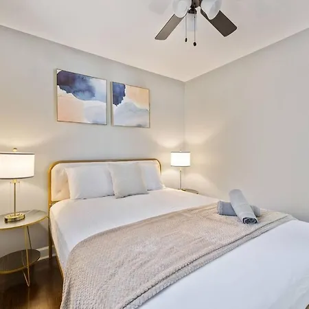 5 Min From Midway Int'l Airport! Holiday home Chicago