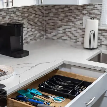 5 Min From Midway Int'l Airport! Chicago