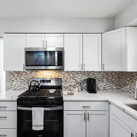 Holiday home 5 Min From Midway Int'l Airport!