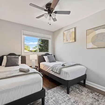 Holiday home 5 Min From Midway Int'l Airport!