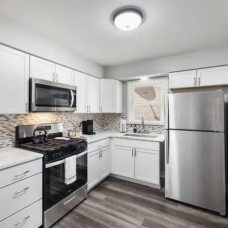 5 Min From Midway Int'l Airport! Chicago