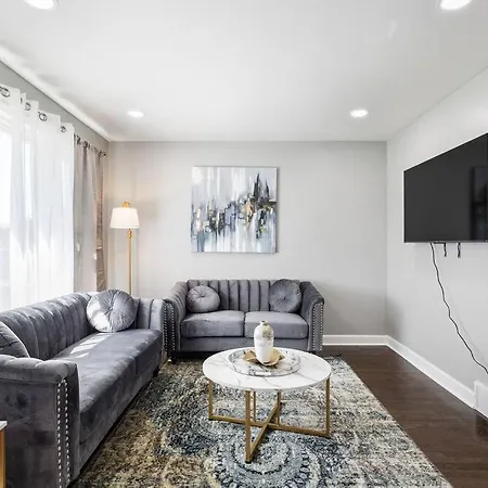 5 Min From Midway Int'l Airport! Holiday home Chicago
