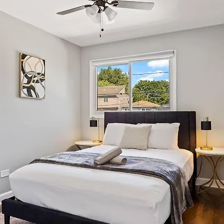 Holiday home 5 Min From Midway Int'l Airport! Chicago