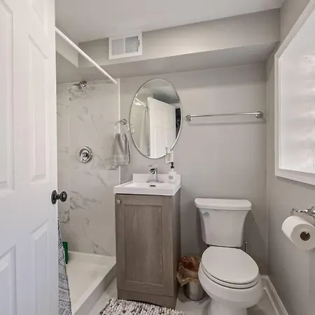 5 Min From Midway Int'l Airport! *
