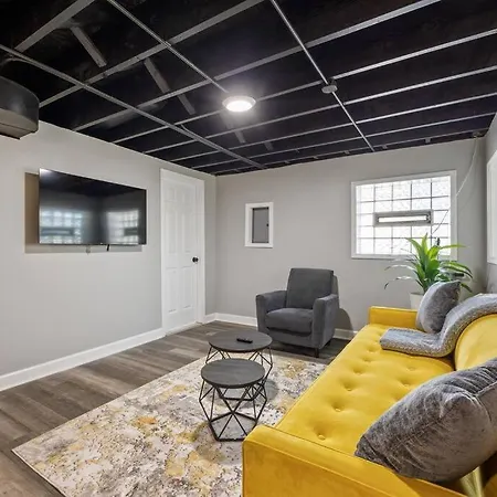 5 Min From Midway Int'l Airport! Chicago