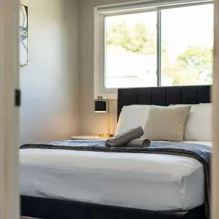 5 Min From Midway Int'l Airport! Holiday home *
