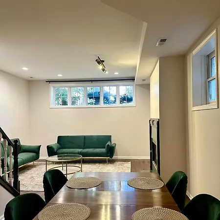 New! Spacious Art Deco Modern 5 Bd/3ba Apartment Chicago