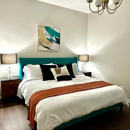 New! Spacious Art Deco Modern 5 Bd/3ba *