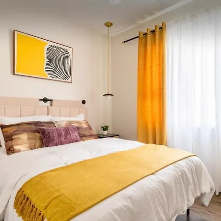 Apartment New! Spacious Art Deco Modern 5 Bd/3ba *