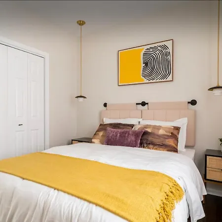 New! Spacious Art Deco Modern 5 Bd/3ba Apartment Chicago