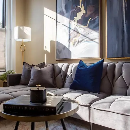 Getaway In The Heart Of Pilsen *