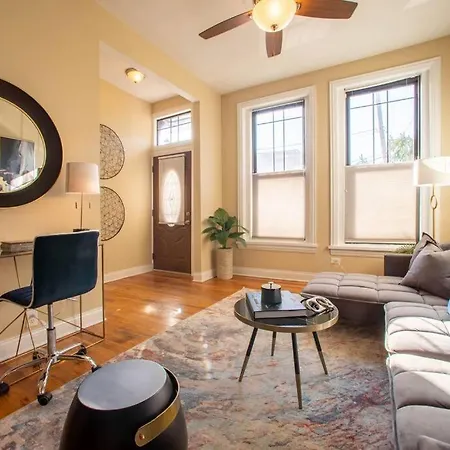 Getaway In The Heart Of Pilsen Apartment *