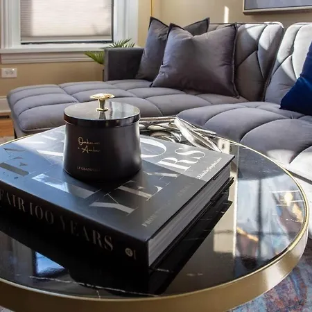 Getaway In The Heart Of Pilsen Apartment