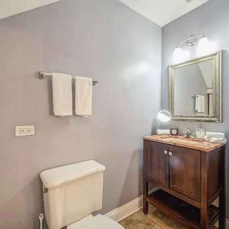 Lovely 2 Bed 3 Miles From Dt W Free Parking *