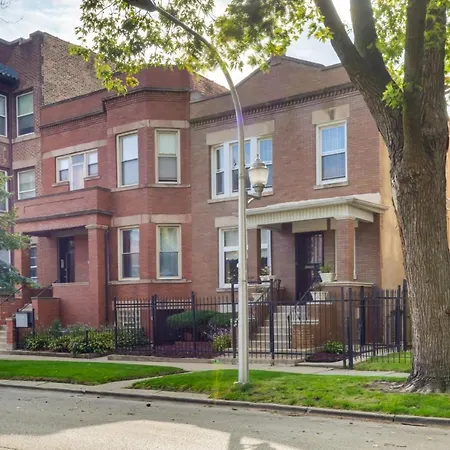 Chic Abode Steps From Magnificent Mile! Holiday home *